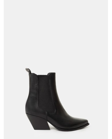 Elena Iachi Texano in pelle