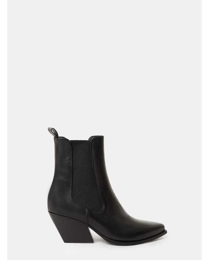 Elena Iachi Texano in pelle