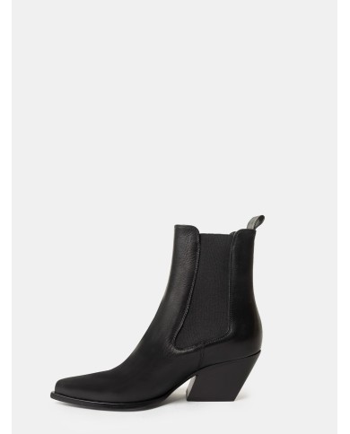 Elena Iachi Texano in pelle