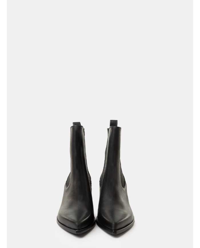 Elena Iachi Texano in pelle