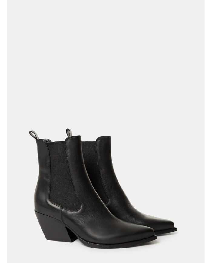 Elena Iachi Texano in pelle