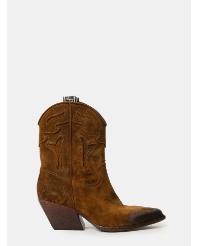 Elena Iachi Texano in camoscio