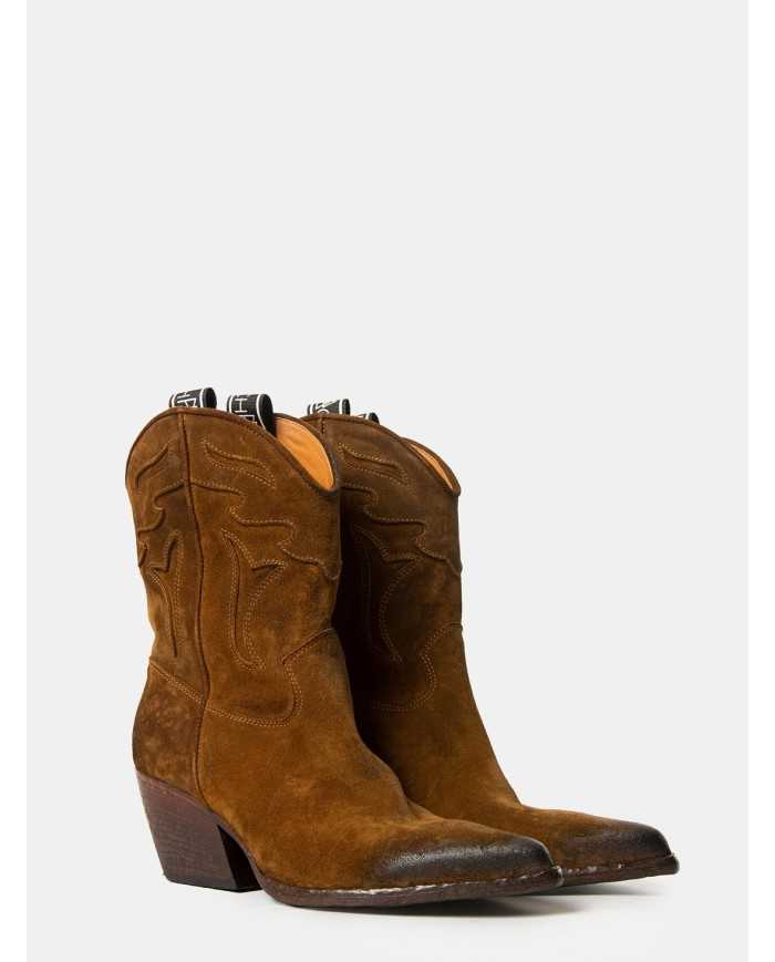 Elena Iachi Texano in camoscio