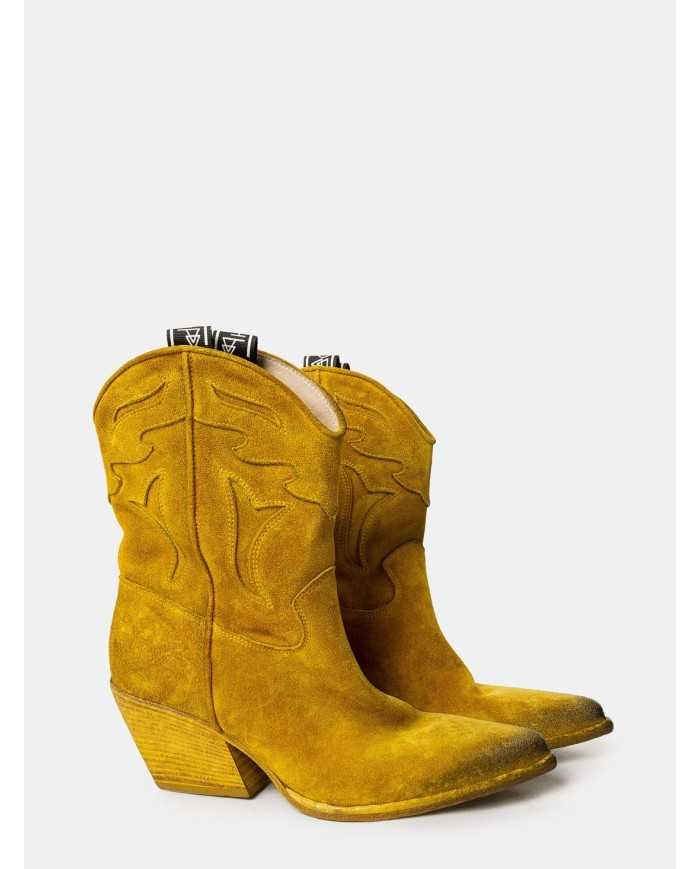 Elena Iachi Texano in camoscio