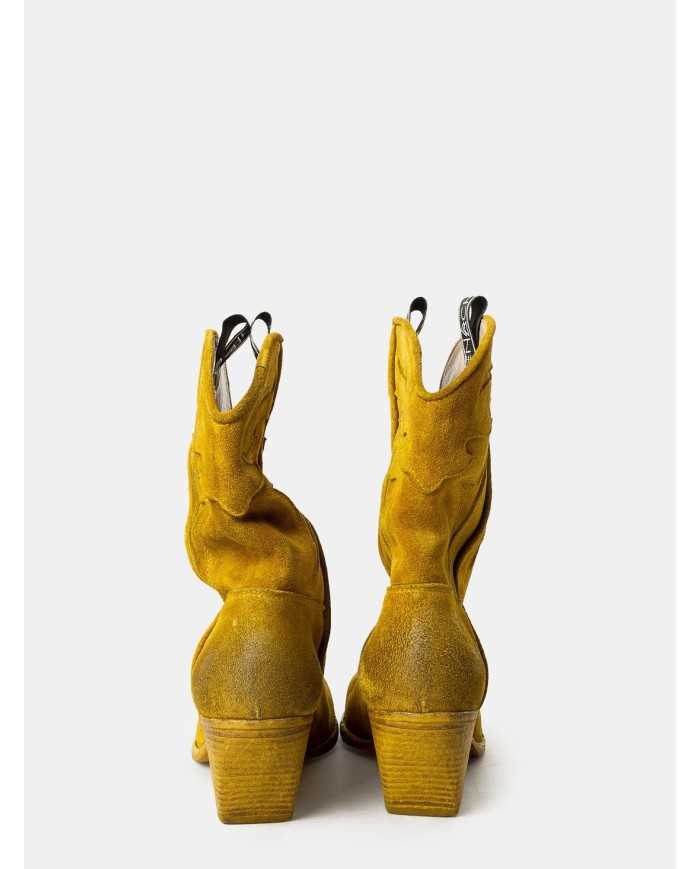 Elena Iachi Texano in camoscio