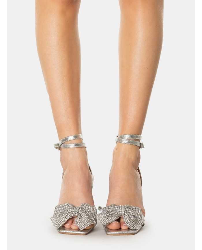 TWENTY FOURHAITCH Sandalo laminato con fiocco