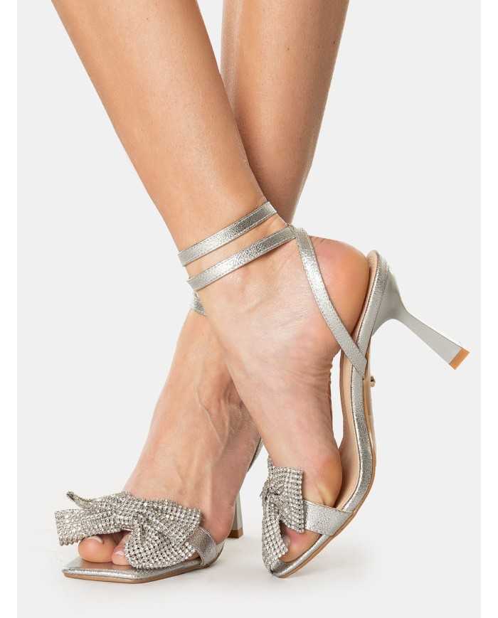 TWENTY FOURHAITCH Sandalo laminato con fiocco