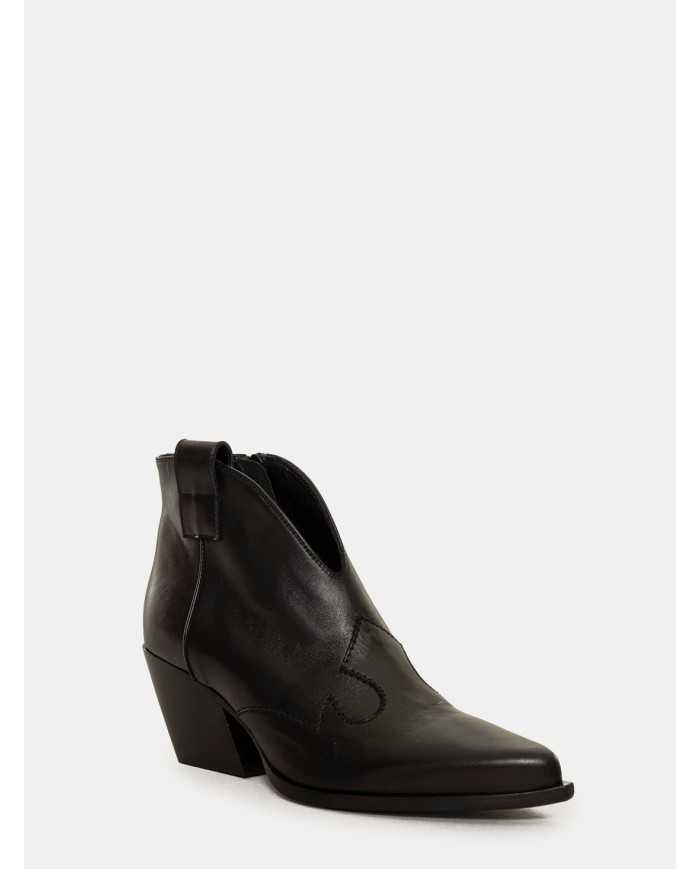 Elena Iachi Texano in pelle