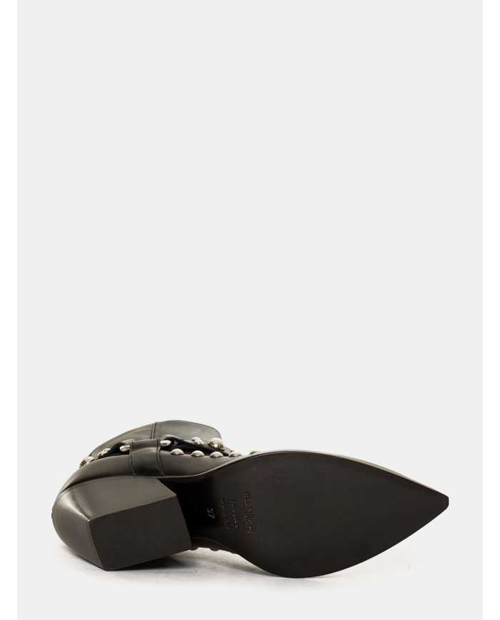 Elena Iachi Texano in pelle con borchie