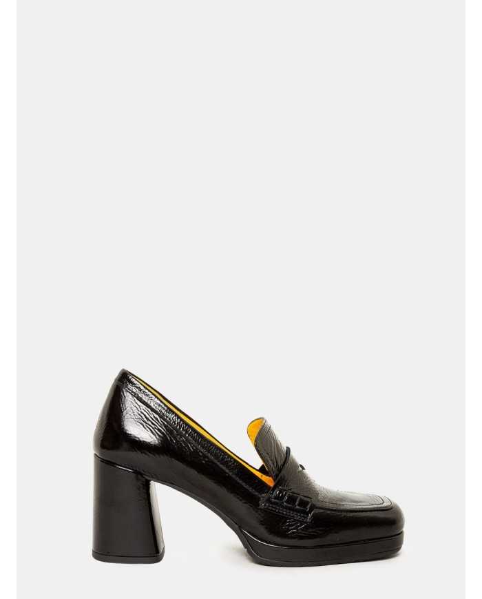 mara bini Mocassino in naplak