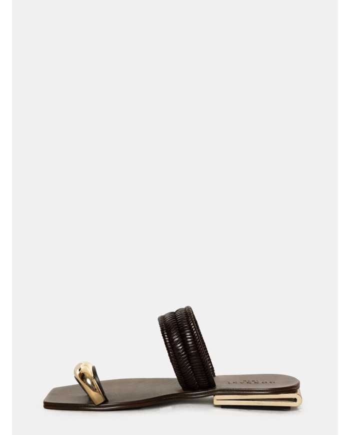 DONNARì Sandalo flat con accessorio anello