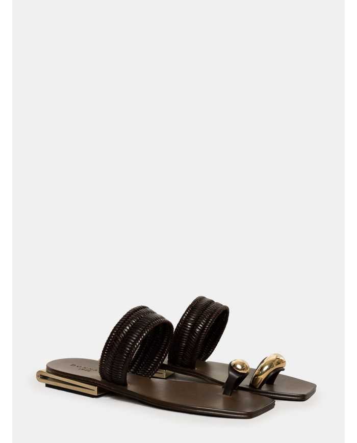 DONNARì Sandalo flat con accessorio anello