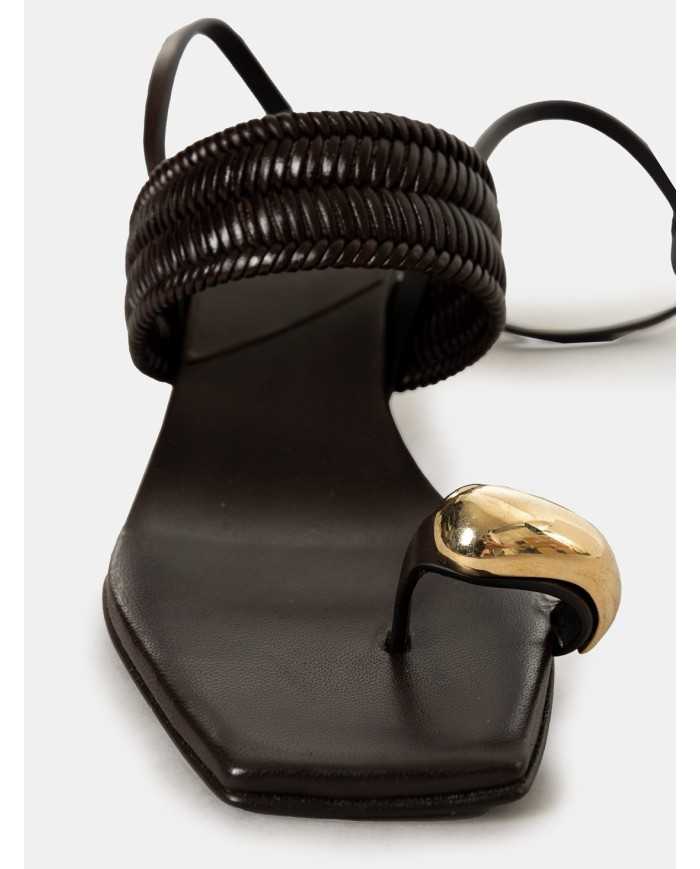 DONNARì Sandalo con cinturino e accessorio anello