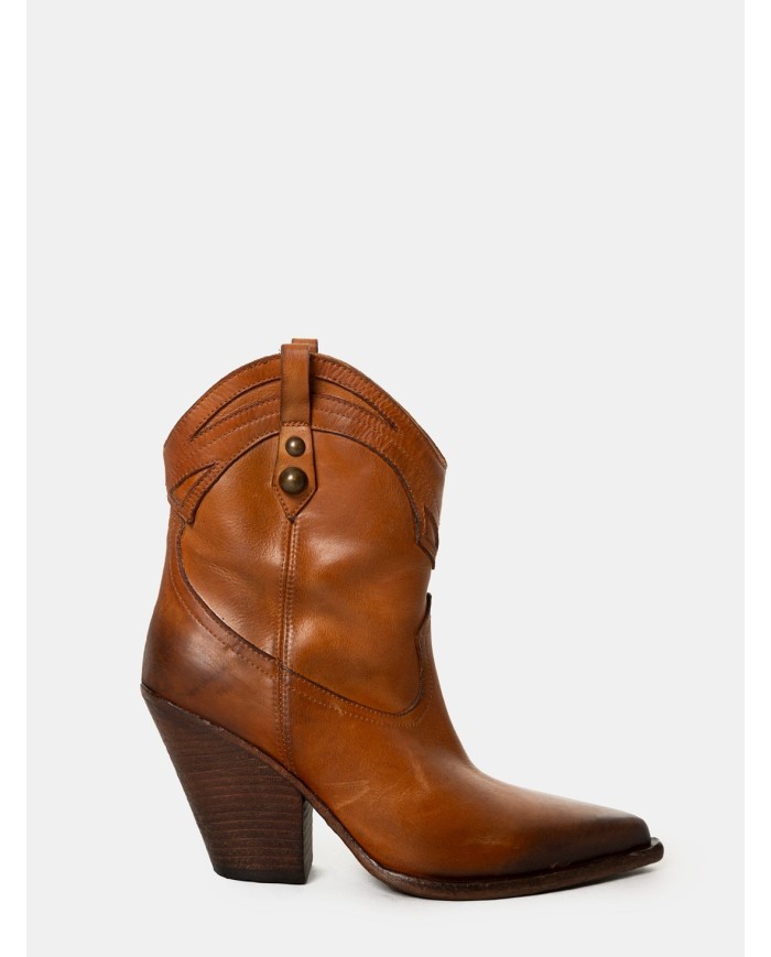 Elena Iachi Texano in pelle