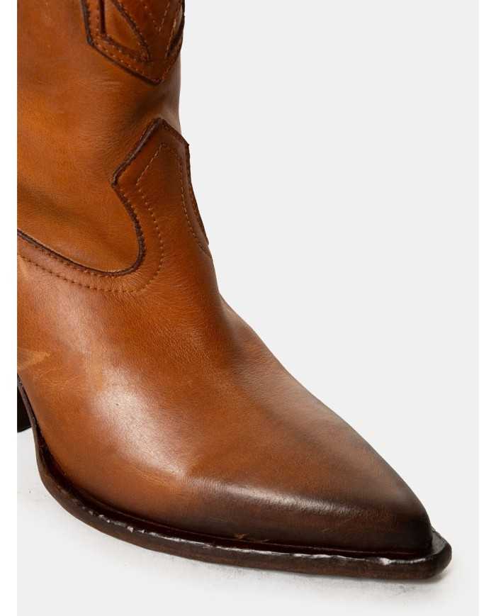 Elena Iachi Texano in pelle