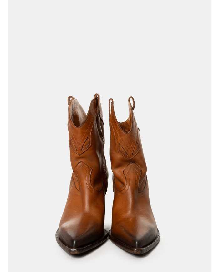 Elena Iachi Texano in pelle