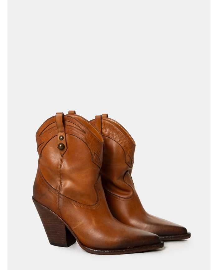 Elena Iachi Texano in pelle