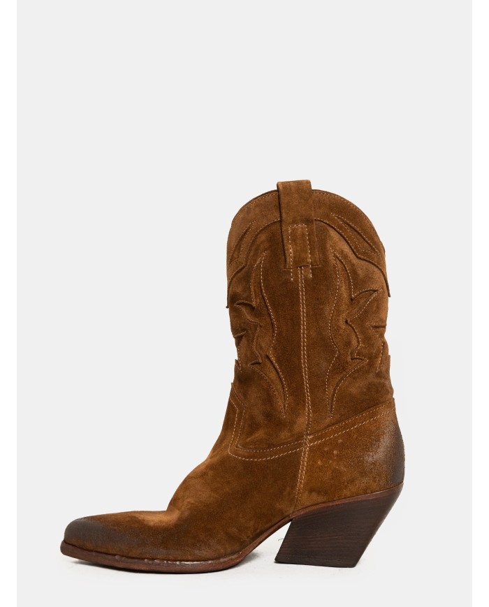 Elena Iachi Texano in camoscio