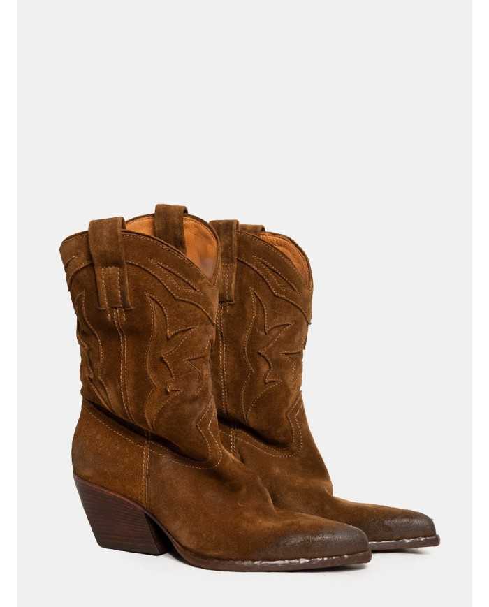 Elena Iachi Texano in camoscio