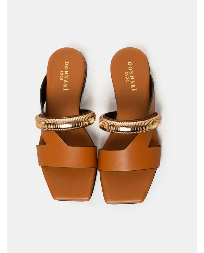 DONNARì Sandalo flat con accessorio