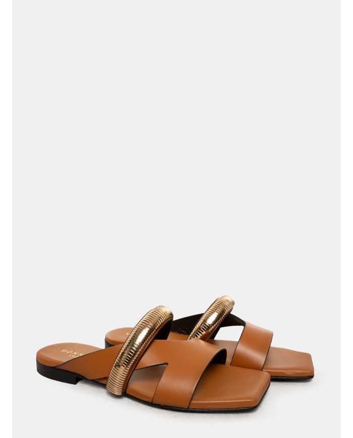 DONNARì Sandalo flat con accessorio