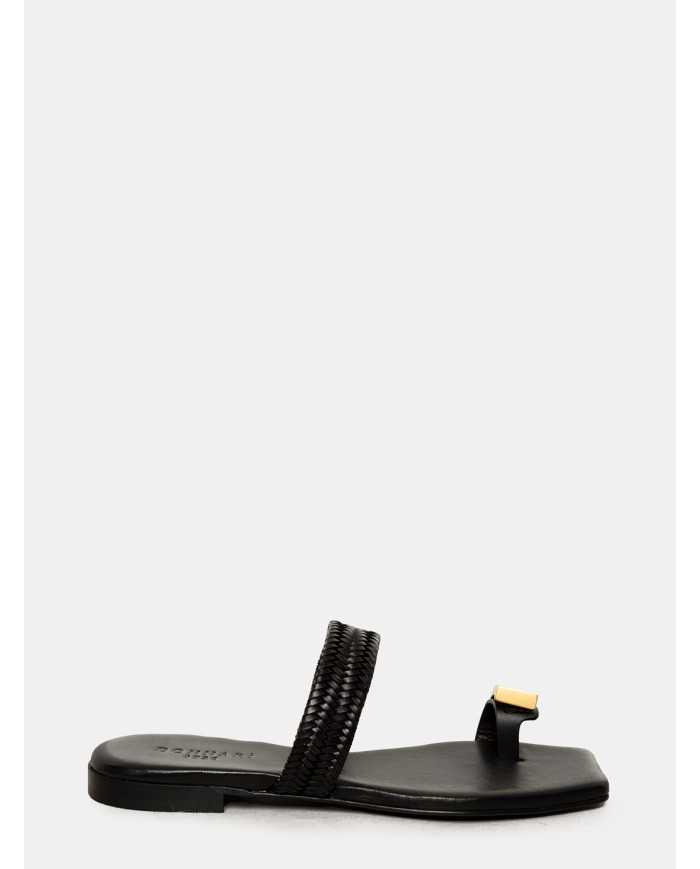 DONNARì Sandalo infradito in pelle con accessorio anello