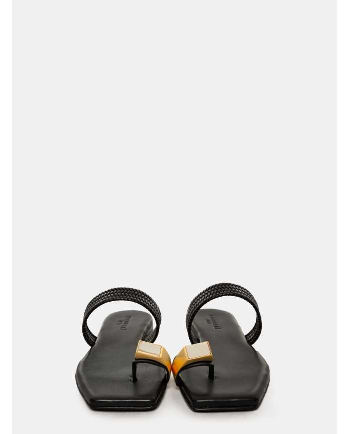 DONNARì Sandalo infradito in pelle con accessorio anello