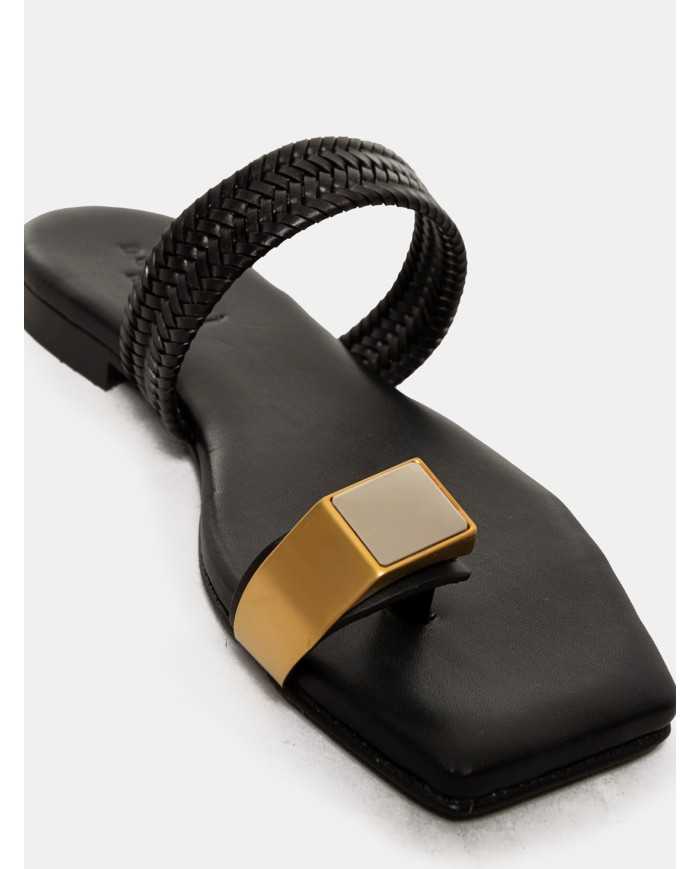 DONNARì Sandalo infradito in pelle con accessorio anello