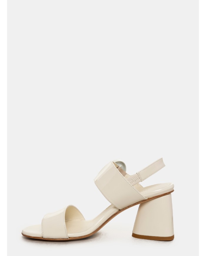 mara bini Sandalo in vernice