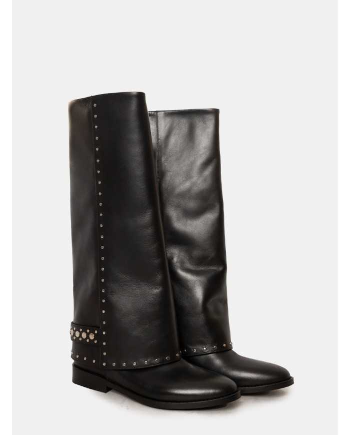 Strategia Stivale a tubo con borchie