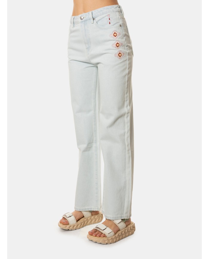 BERENICE. Jeans con ricami