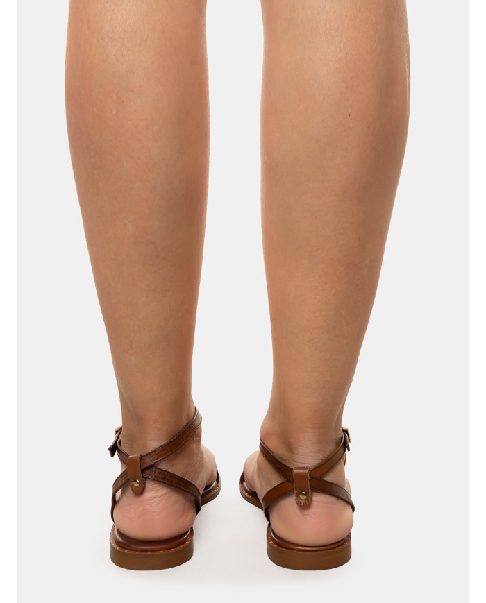 CARYATIS Sandalo flat con accessorio